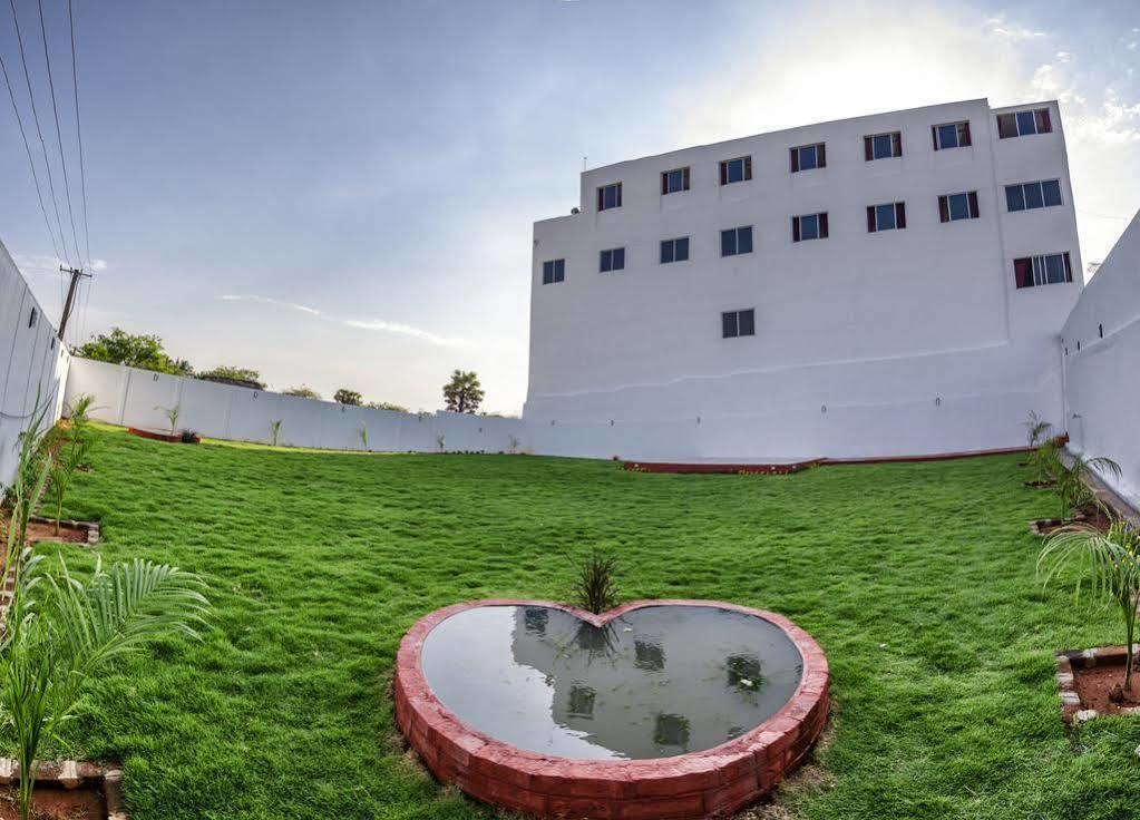 Hotel Ganesh Residency à Pondichéry Extérieur photo